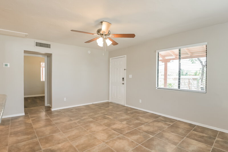 1,675/Mo, 1018 N Columbus Blvd Tucson, AZ 85711 Living Room View 2