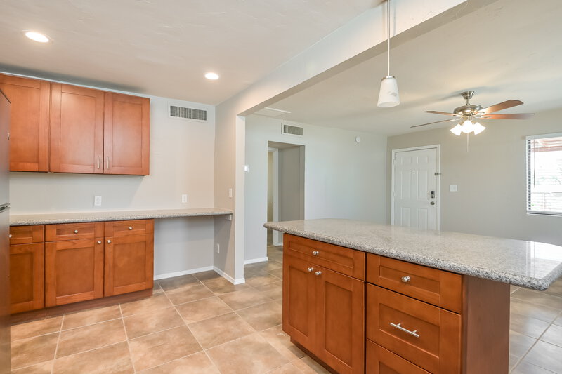 1,675/Mo, 1018 N Columbus Blvd Tucson, AZ 85711 Kitchen View