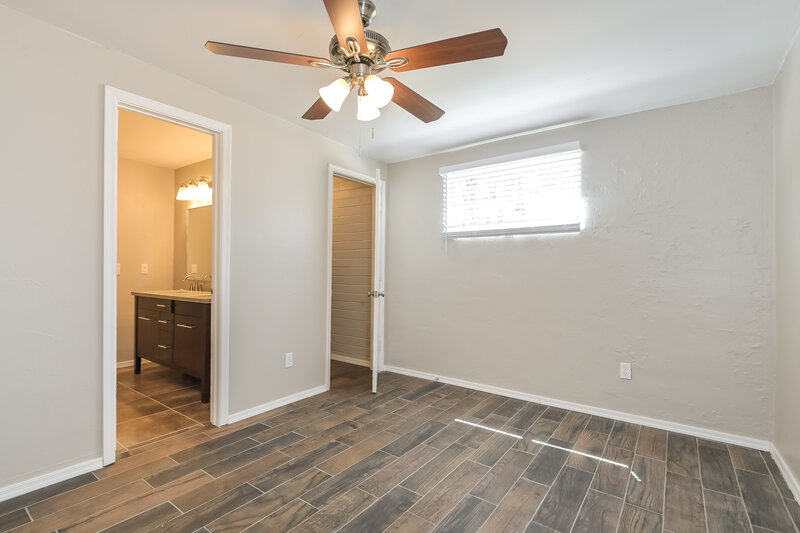 1,675/Mo, 1018 N Columbus Blvd Tucson, AZ 85711 Main Bedroom View