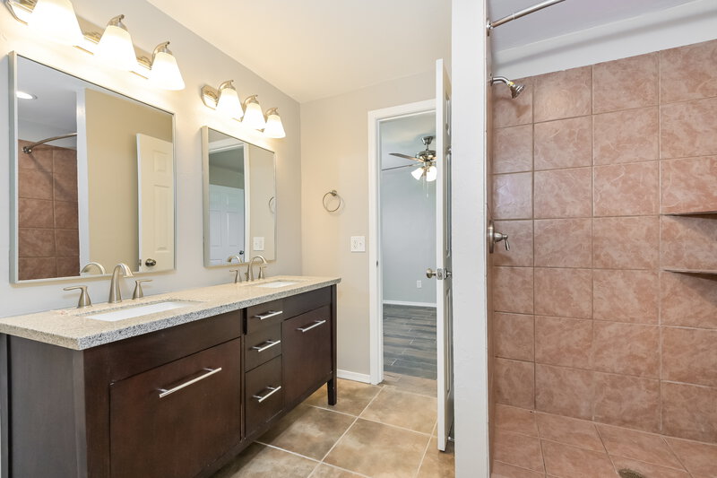 1,675/Mo, 1018 N Columbus Blvd Tucson, AZ 85711 Bathroom View