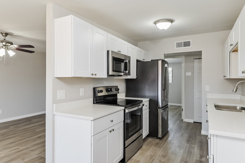 1,785/Mo, 6761 E Fayette St Tucson, AZ 85730 Kitchen View