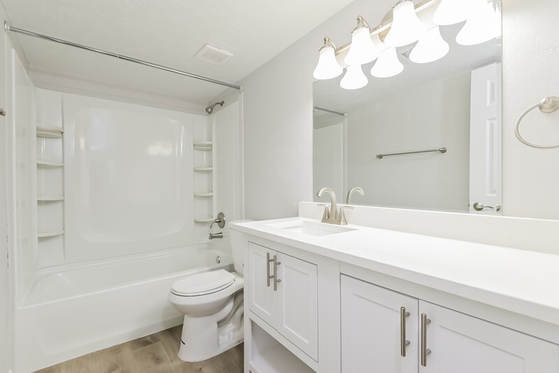 1,785/Mo, 6761 E Fayette St Tucson, AZ 85730 Main Bathroom View