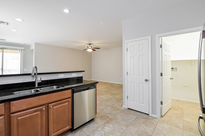 2,040/Mo, 7465 S Mountain Star Dr Tucson, AZ 85757 Kitchen View 2