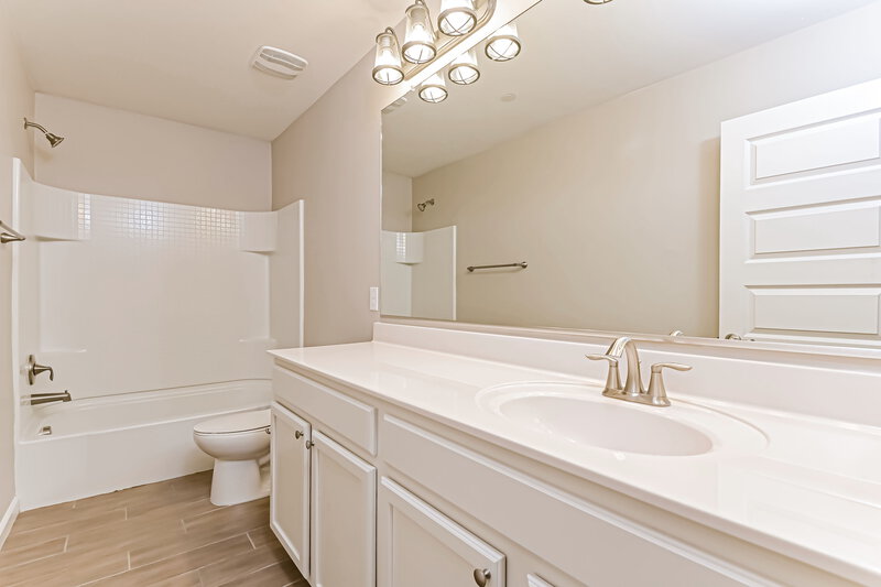 2,785/Mo, 215 W Charles L McKay St # 5 Vail, AZ 85641 Bathroom View 2