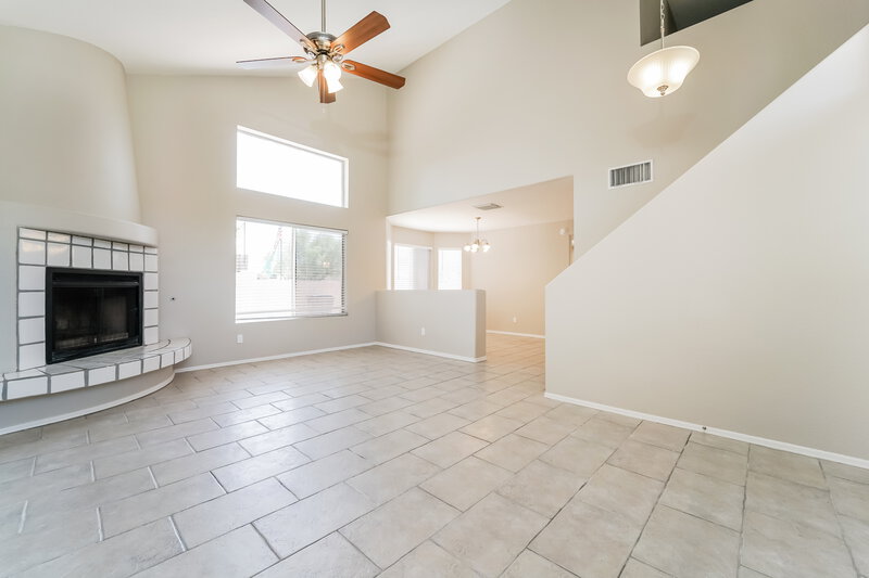 2,250/Mo, 9920 N Stageline Trl Tucson, AZ 85742 Living Room View 2