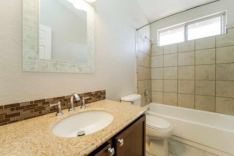 2,250/Mo, 9920 N Stageline Trl Tucson, AZ 85742 Main Bathroom View