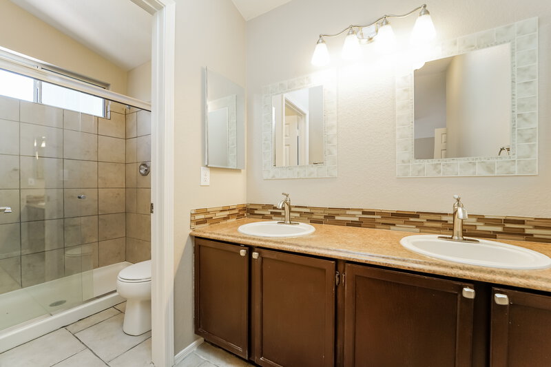 2,250/Mo, 9920 N Stageline Trl Tucson, AZ 85742 Bathroom View