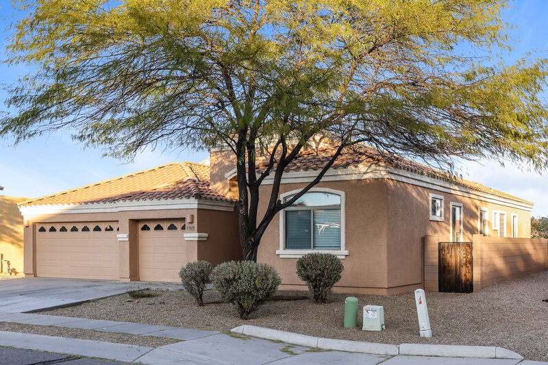 2,300/Mo, 7605 S Granite Hill Dr Tucson, AZ 85757 Front View