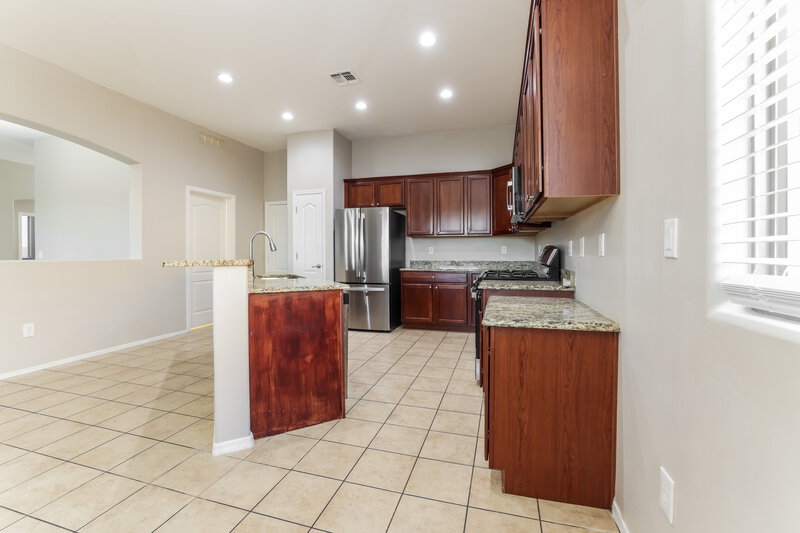 2,300/Mo, 7605 S Granite Hill Dr Tucson, AZ 85757 Kitchen View