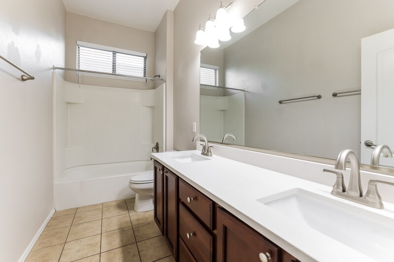 2,300/Mo, 7605 S Granite Hill Dr Tucson, AZ 85757 Bathroom View