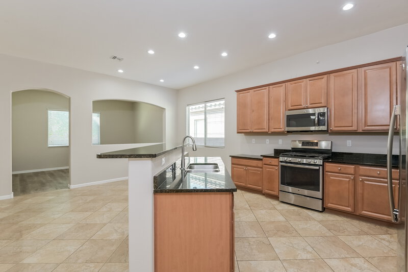 2,330/Mo, 7129 W DuPont Way Tucson, AZ 85757 Kitchen View 2