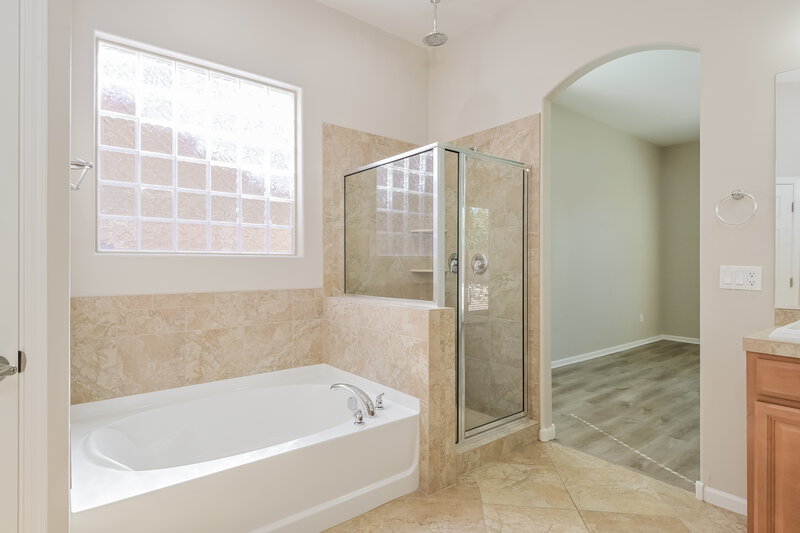 2,330/Mo, 7129 W DuPont Way Tucson, AZ 85757 Main Bathroom View 2