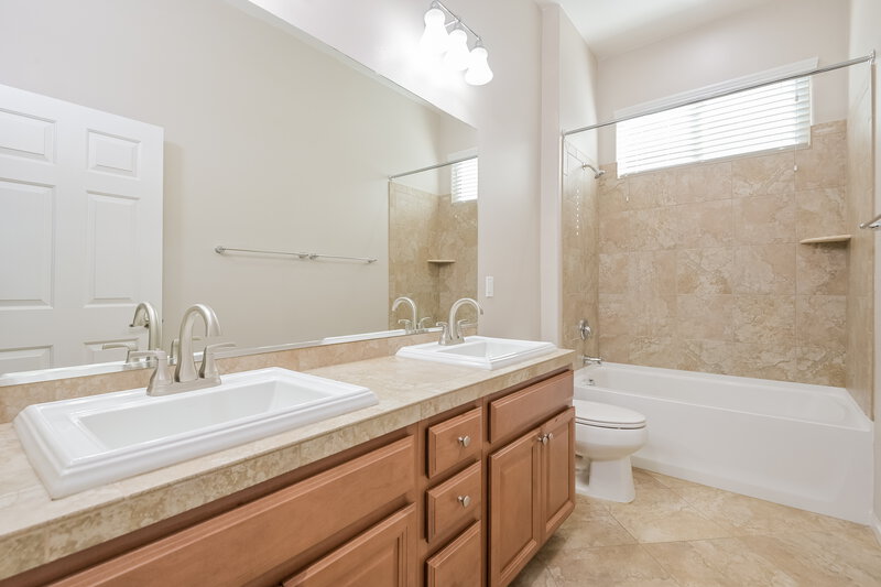 2,330/Mo, 7129 W DuPont Way Tucson, AZ 85757 Bathroom View