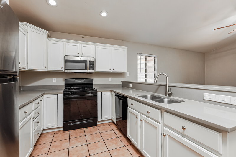 1,975/Mo, 6821 W Copperwood Way Tucson, AZ 85757 Kitchen View