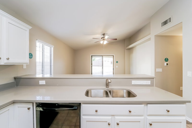 2,095/Mo, 6821 W Copperwood Way Tucson, AZ 85757 Kitchen View 3