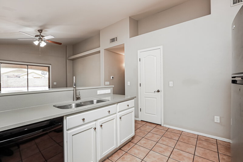 1,975/Mo, 6821 W Copperwood Way Tucson, AZ 85757 Kitchen View 2