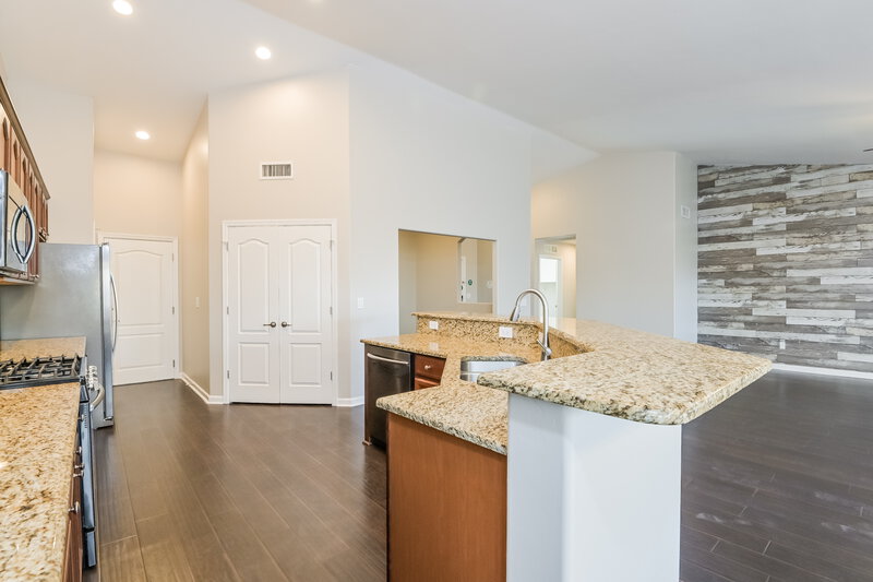 2,110/Mo, 991 E Mowry Wash Ln Sahuarita, AZ 85629 Kitchen View 2