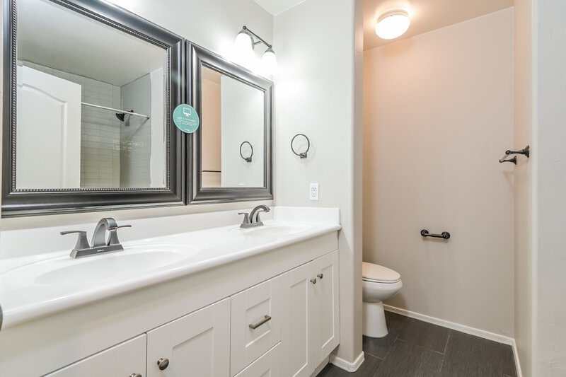 2,110/Mo, 991 E Mowry Wash Ln Sahuarita, AZ 85629 Main Bathroom View