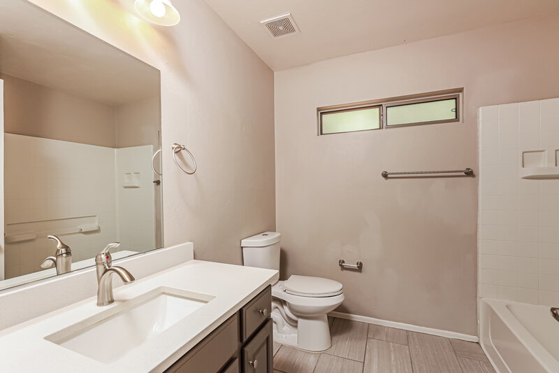 2,355/Mo, 6492 W Harbin Ridge Way Tucson, AZ 85757 Bathroom View