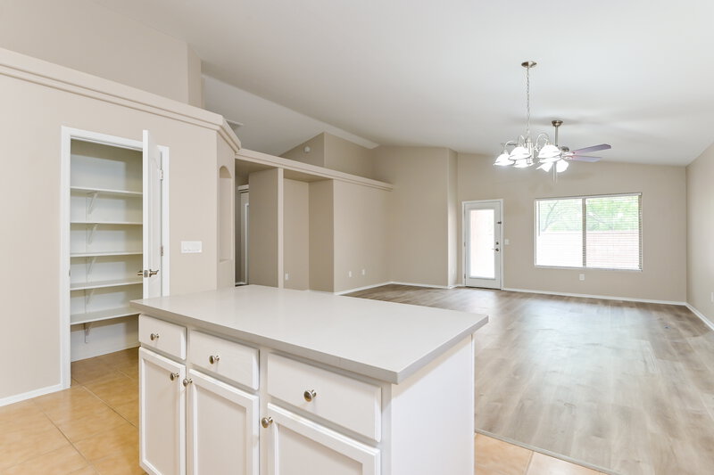 2,030/Mo, 70 W Calle Patio Lindo Sahuarita, AZ 85629 Kitchen View