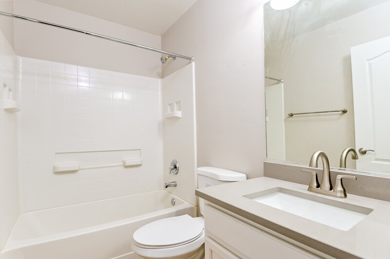 2,030/Mo, 70 W Calle Patio Lindo Sahuarita, AZ 85629 Bathroom View
