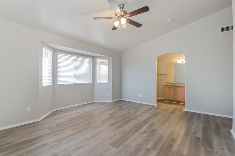 2,105/Mo, 7306 W Moonmist Pl Tucson, AZ 85757 Living Room View 2