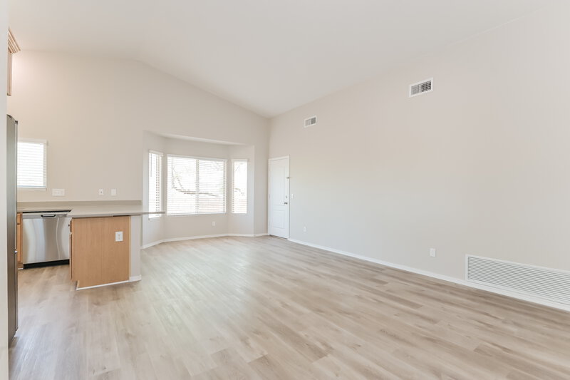 2,105/Mo, 7306 W Moonmist Pl Tucson, AZ 85757 Kitchen View 2