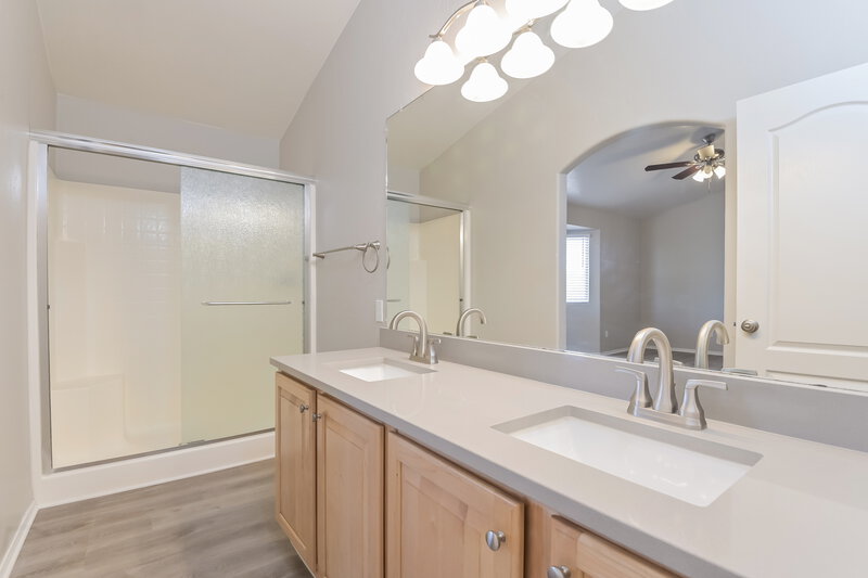 2,105/Mo, 7306 W Moonmist Pl Tucson, AZ 85757 Main Bathroom View