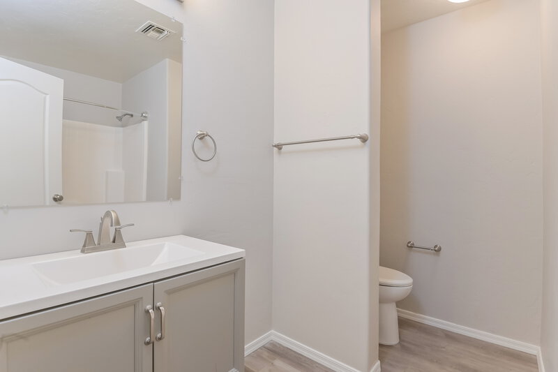 2,105/Mo, 7306 W Moonmist Pl Tucson, AZ 85757 Bathroom View