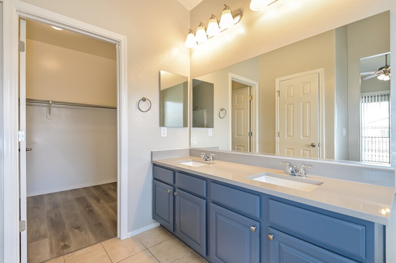 2,085/Mo, 60 W Calle Gota Sahuarita, AZ 85629 Main Bathroom View 2