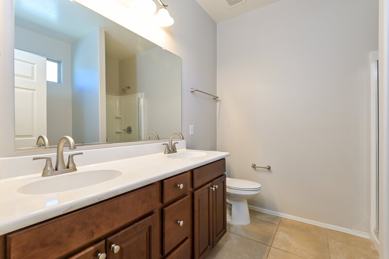1,930/Mo, 7360 E Alderberry St Tucson, AZ 85756 Main Bathroom View
