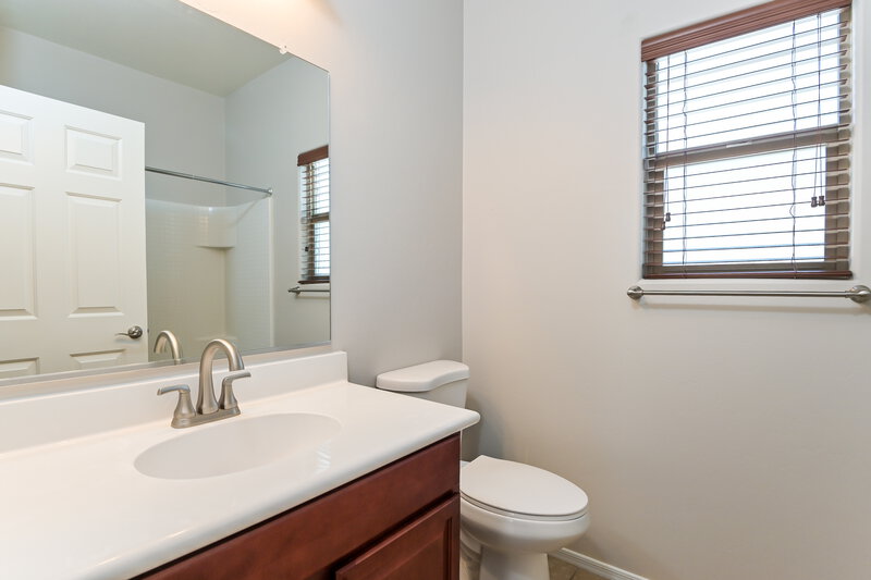 1,930/Mo, 7360 E Alderberry St Tucson, AZ 85756 Bathroom View 2