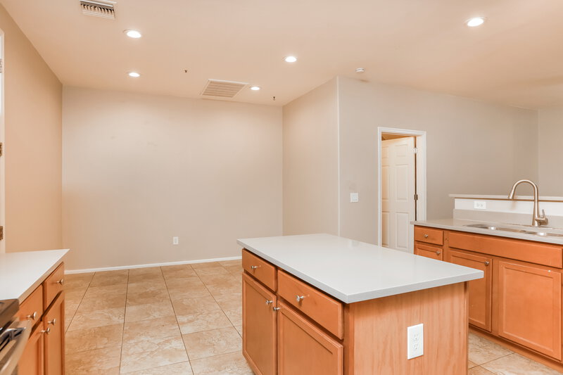 2,255/Mo, 6851 W Leeward Cove Way Tucson, AZ 85757 Kitchen View 2