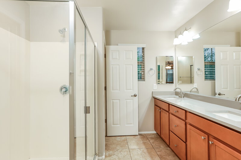 2,255/Mo, 6851 W Leeward Cove Way Tucson, AZ 85757 Main Bathroom View