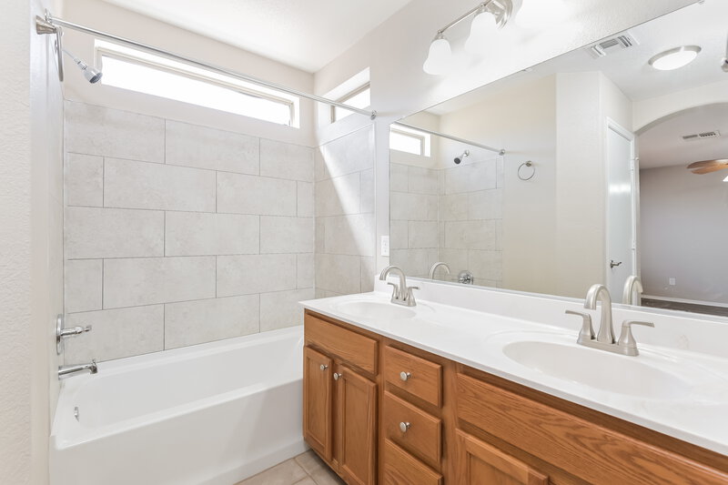 1,755/Mo, 3497 W Gower St Tucson, AZ 85746 Main Bathroom View