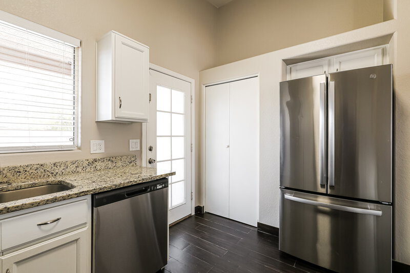 1,805/Mo, 9204 E Muleshoe St Tucson, AZ 85747 Kitchen View 2