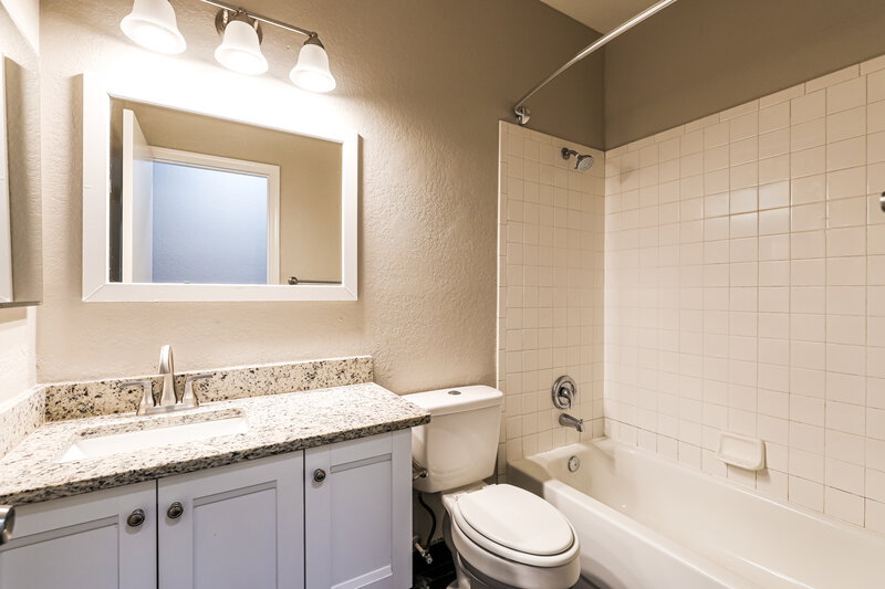 1,805/Mo, 9204 E Muleshoe St Tucson, AZ 85747 Main Bathroom View