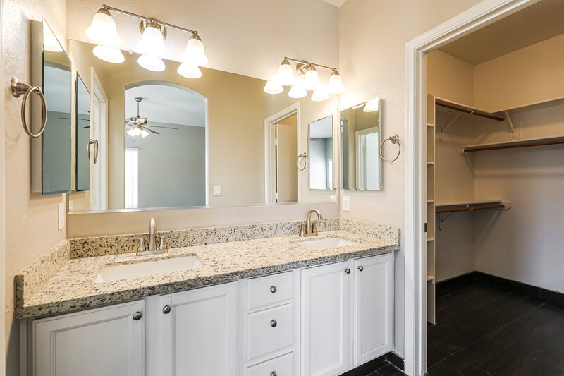 1,805/Mo, 9204 E Muleshoe St Tucson, AZ 85747 Bathroom View