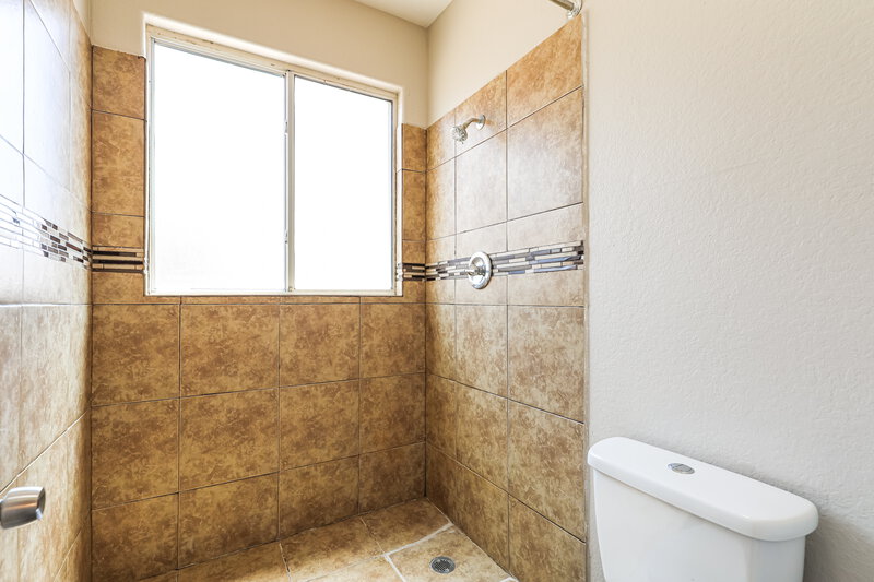 1,805/Mo, 9204 E Muleshoe St Tucson, AZ 85747 Bathroom View 2