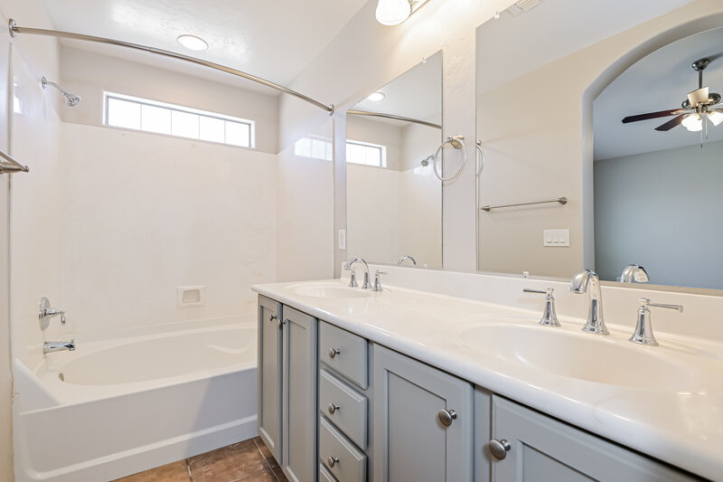 1,855/Mo, 11320 W Cotton Bale Ln Marana, AZ 85653 Bathroom View