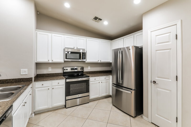 1,830/Mo, 7269 S Avenida de la Palmar Tucson, AZ 85746 Kitchen View