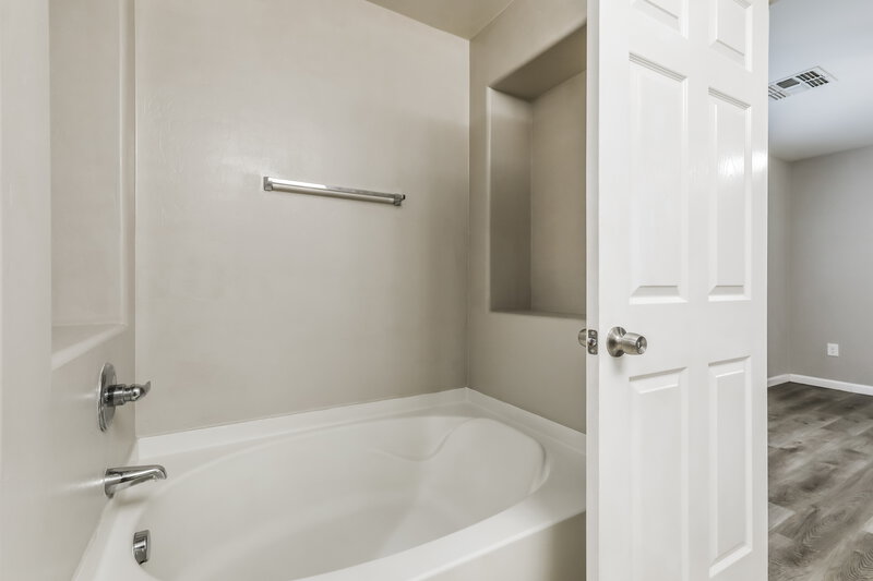 1,830/Mo, 7269 S Avenida de la Palmar Tucson, AZ 85746 Main Bathroom View