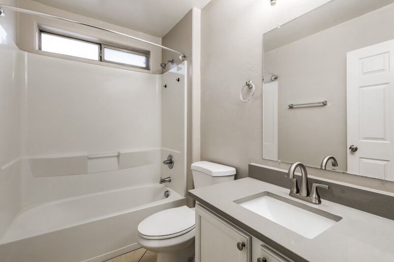 1,830/Mo, 7269 S Avenida de la Palmar Tucson, AZ 85746 Bathroom View