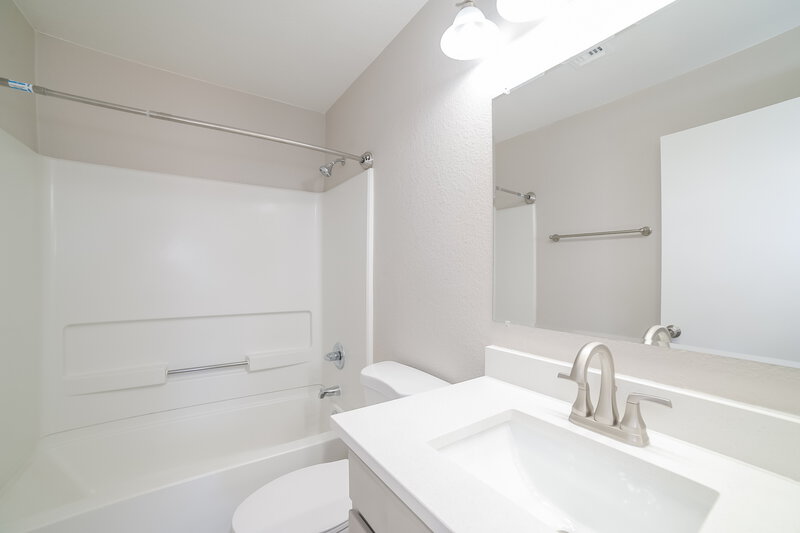 1,755/Mo, 3847 E Hopseed Ln Tucson, AZ 85706 Main Bathroom View
