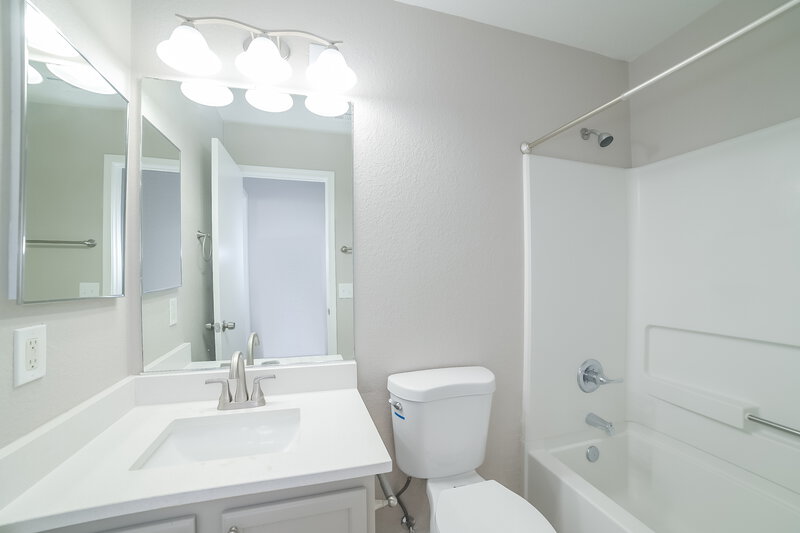 1,755/Mo, 3847 E Hopseed Ln Tucson, AZ 85706 Bathroom View