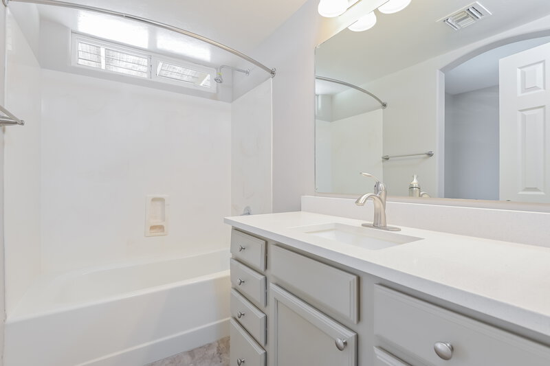 2,110/Mo, 9289 N Whipsnake Way Tucson, AZ 85742 Main Bathroom View