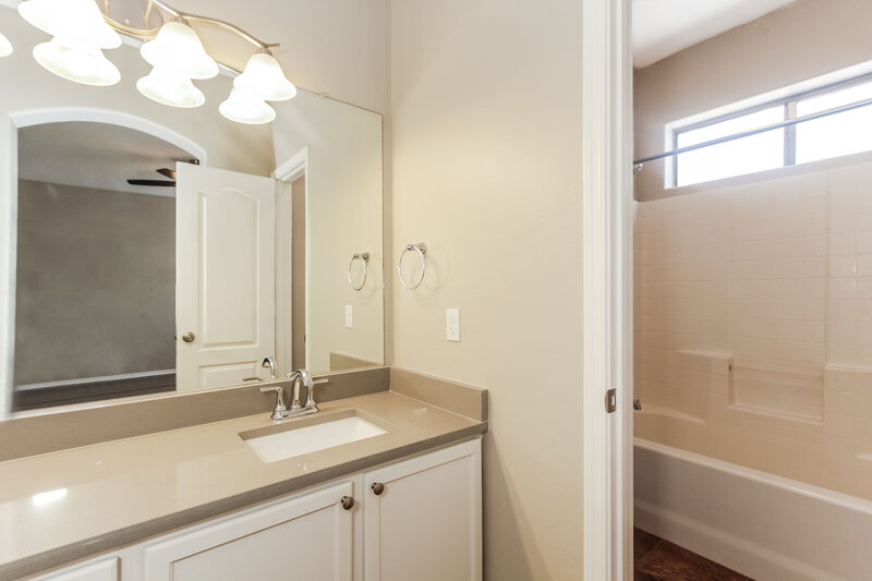 1,970/Mo, 5356 N Mesquite Bosque Way Tucson, AZ 85704 Main Bathroom View 2