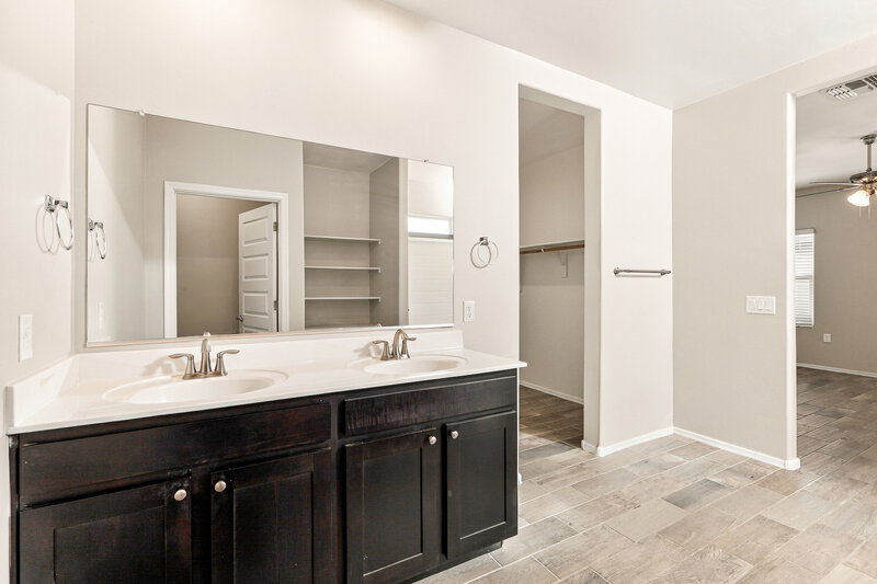 1,910/Mo, 7471 W Calle Aragon Tucson, AZ 85757 Primary Bathroom View 2
