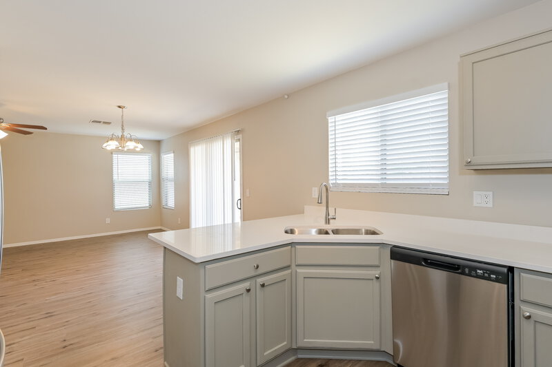 1,915/Mo, 18406 S Copper Basin Dr Green Valley, AZ 85614 Kitchen View 2