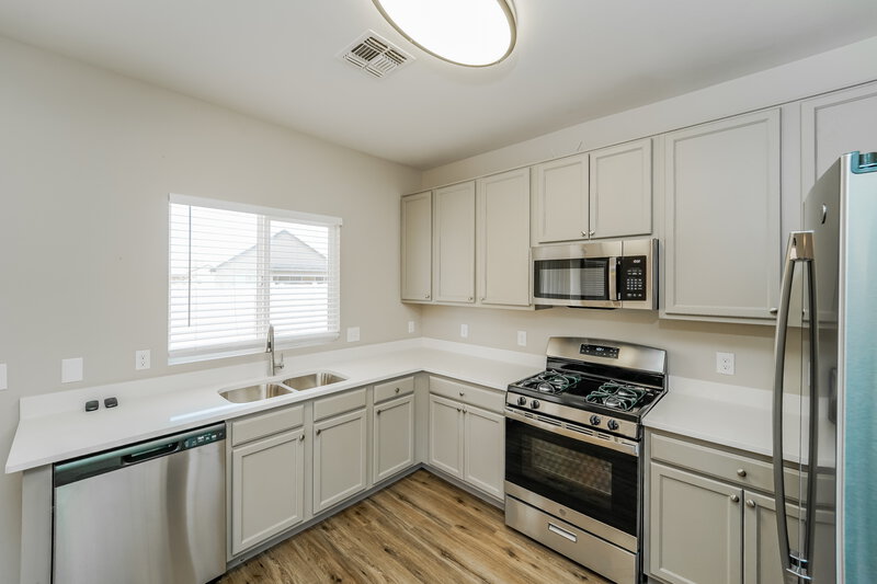 1,645/Mo, 8448 W Green Kingfisher Ln Tucson, AZ 85757 Kitchen View 2